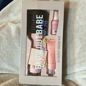 Foxybae Blowout Round Hair Dryer Bristle Brush Light Pink.  New in Box.